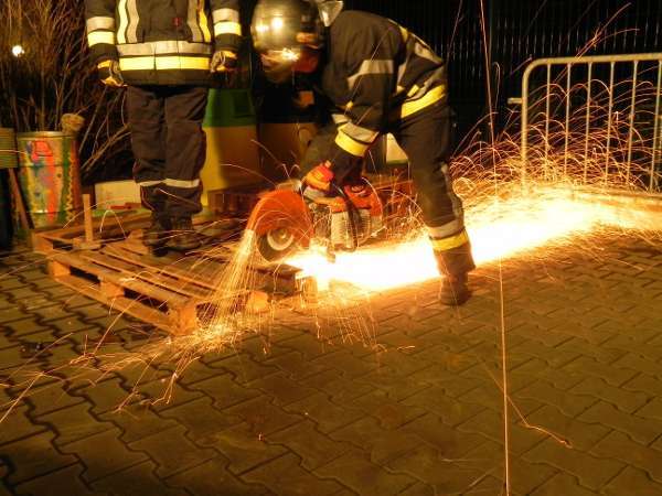 Ausbildung: Mit Trennschleifer schneiden